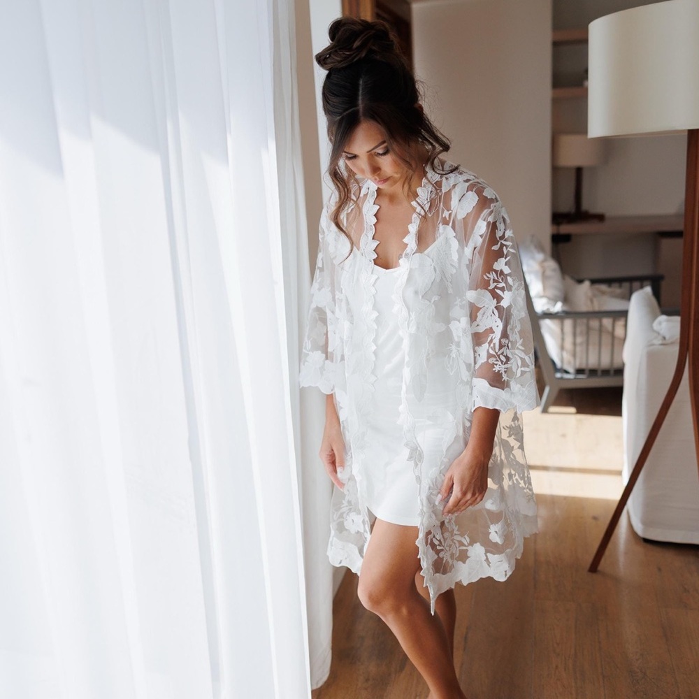 Elegant White Lace Bridal Robe